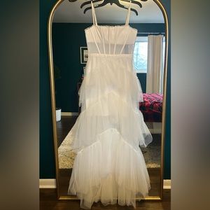 BCBG White Oly Tiered Ruffle Tulle Evening Gown - Bridal Dress